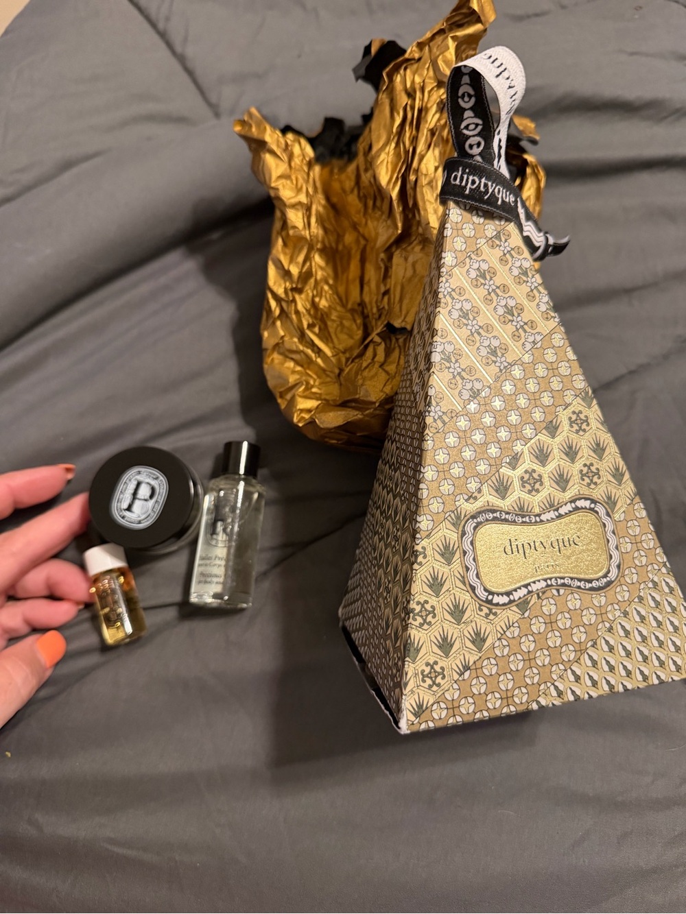 diptyque Gold and Black Pyramid Gift Set with Face Oil, Body Oil and Body Polish